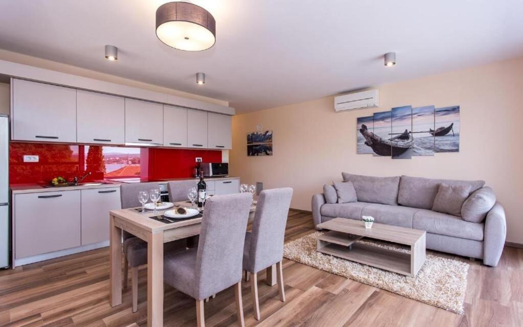 Apartments Marina Malinska Extérieur photo